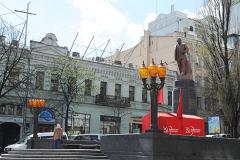 На Украине вместо памятника Ленину установили Чиполлино