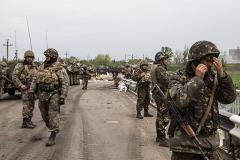 Двенадцать украинских военных попросили убежища в России
