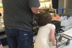 Американец протащил дочь по гипермаркету за волосы