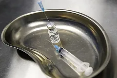 Песков назвал преимущества российской вакцины от COVID перед AstraZeneca