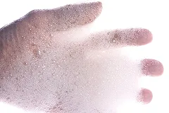 В Японии разработали первый в мире моющийся телефон