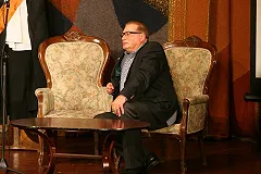 Валентин Смирнитский откроет скульптуру Портоса в «Пассаже»