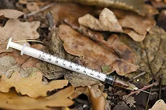 Девочке, которую укололи найденным на улице шприцем, выплатят 40 тыс. рублей