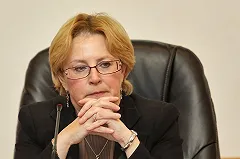 Скворцова выступила против исключения неработающих россиян из системы ОМС