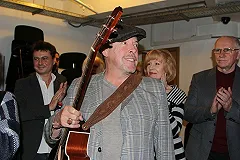 Полпред Холманских назвал клеветой обвинение Макаревича в срыве концерта