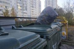 В Петербурге закладчик развозил «товар» по городу на мусоровозе
