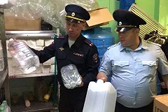 В популярном баре Екатеринбурга нашли склад с техническим спиртом