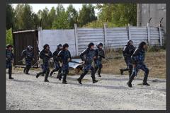 Свердловские силовики потренировались в подавлении массовых беспорядков и освобождении заложников