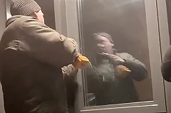 Жильцам многоквартирного дома в Екатеринбурге запретили проветривать подъезд от токсичного запаха