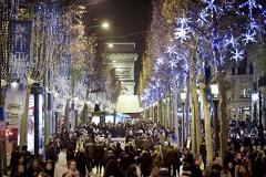 FT: рождественские ярмарки не радуют парижан