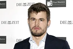 Объяснена причина побега Карлсена с пресс-конференции после поражения