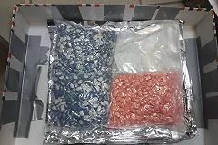 В Екатеринбурге таможенники нашли в коробке с пазлами 5 килограммов наркотиков