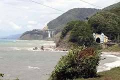 Кандидатов в губернаторы РФ заставляют прыгать в воду с семиметровой скалы