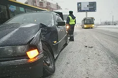 Из-за минусовой температуры дороги в Екатеринбурге стали скользкими