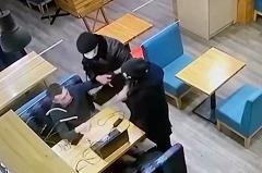 Журналиста из Екатеринбурга пытались похитить из кафе в центре города