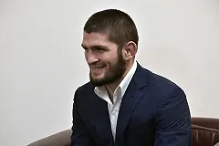 Нурмагомедову предложили $100 млн за поединок с американцем Мэйуэзером