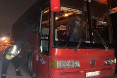 Под Екатеринбургом рейсовый автобус насмерть сбил молодого мужчину