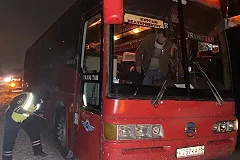 Под Екатеринбургом рейсовый автобус насмерть сбил молодого мужчину