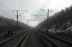В Свердловской области под колесами поезда погиб пожилой мужчина