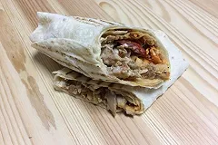 В Екатеринбурге накрыли подпольный цех, в котором из протухшей курицы готовили шаурму