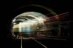 На станции метро «Геологическая» пенсионерка спрыгнула на рельсы