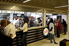 «Бургер Кинг» пообещал бесплатно кормить екатеринбуржцев с фамилией Огонь