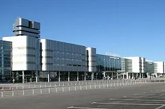 В Кольцово задержали мигранта, находившегося в федеральном розыске