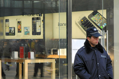 Китайская пара продала дочь ради айфона