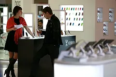 Салон сотовой связи продал покупателю телефон за деньги «банка приколов»