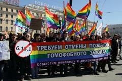 «Поженившиеся» в Москве геи забаррикадировались и отказались отдавать паспорта