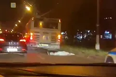 Школьница погибла под колесами автобуса, выпав из салона