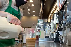 «Сервис в Канаде ужасный». Беженец с Украины пожаловался на «медленно» обслуживающих его канадцев