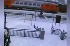 Если бы не остановилась — выжила: машинист — о смерти девушки под колесами поезда около Первоуральска