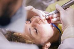 В элитной екатеринбургской стоматологии требуют запугивать пациентов и не платят зарплату