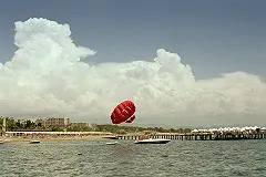 Поток российских туристов за границу стал резко падать