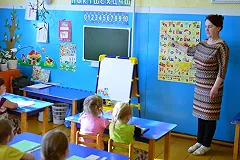 Житель Уралмаша блокирует работу детского сада, перекрывая подъезды машиной