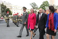 Главе МИД Австрии предложили уйти из-за приглашения Путина