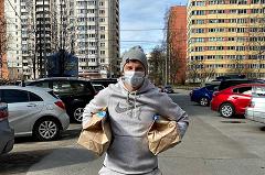 Аршавин стал курьером: экс-игрок «Зенита» обеспечил людей продуктами