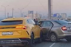 В Екатеринбурге ГИБДД ищет очевидцев ДТП с Lamborghini