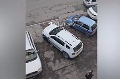 В Екатеринбурге автохамы захватили место снесённой остановки