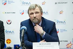 Тренеры ТХК и «Ижстали» подрались прямо во время хоккейного матча