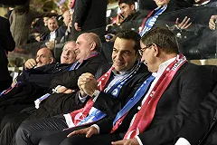 Турецкие фанаты скандировали «Аллах акбар» во время минуты молчания перед матчем