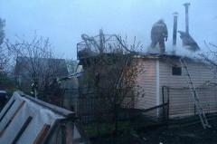 Погибшая при пожаре семья ночевала на даче из-за наличия там печи
