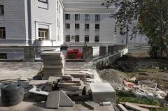 Высокинский уволил ответственных за реконструкцию сквера за Оперным театром
