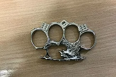 Кольцовские таможенники обнаружили кастет в багаже из Антальи