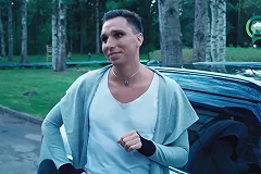 Поправки в Конституцию начали продвигать с помощью геев — видео