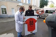 Павел Погребняк отблагодарил врачей ГКБ №14, вылечивших его от коронавируса