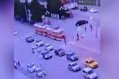 В центре Екатеринбурга трамвай сбил женщину