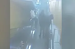 В торговом центре Екатеринбурга голову ребенка зажало в эскалаторе