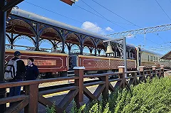 Свердловчане и туристы теперь могут прокатиться в ретропоезде с панорамными окнами